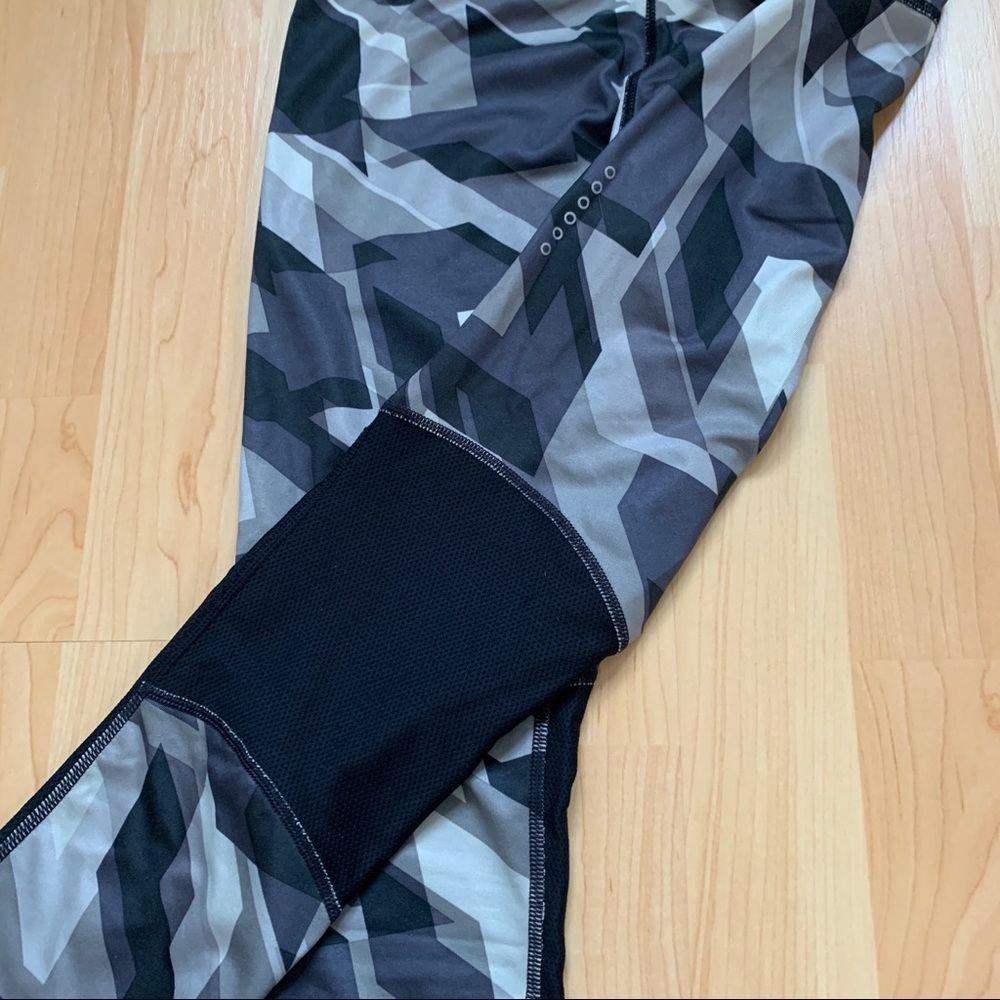 Nike Dri-Fit Leggings Size Small - Picture 7 of 9